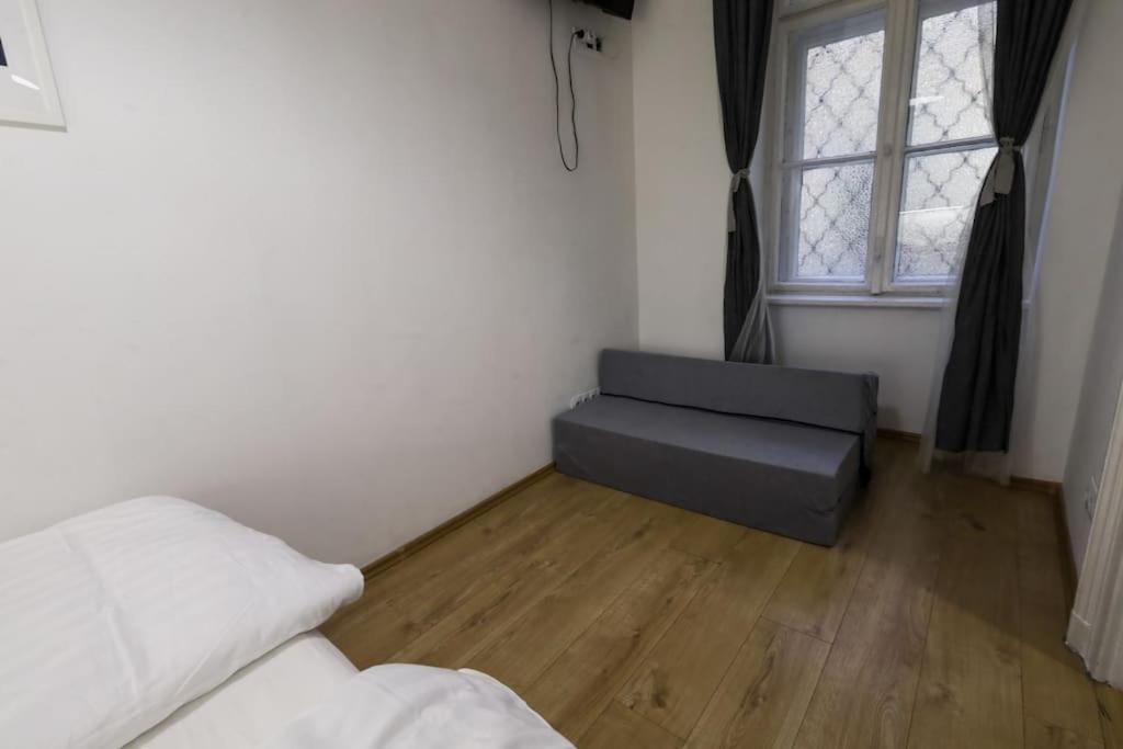 Pest-port Private Room-6 *